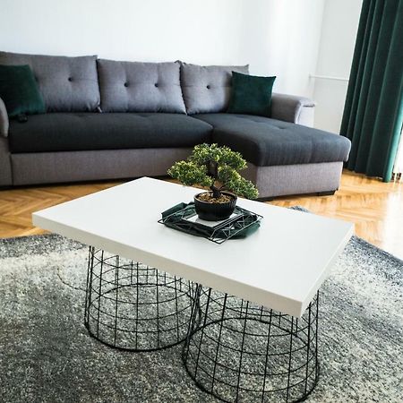 Tania Apartament Oradea Bagian luar foto