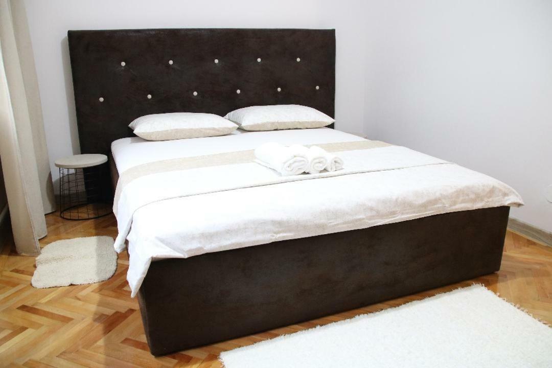 Tania Apartament Oradea Bagian luar foto