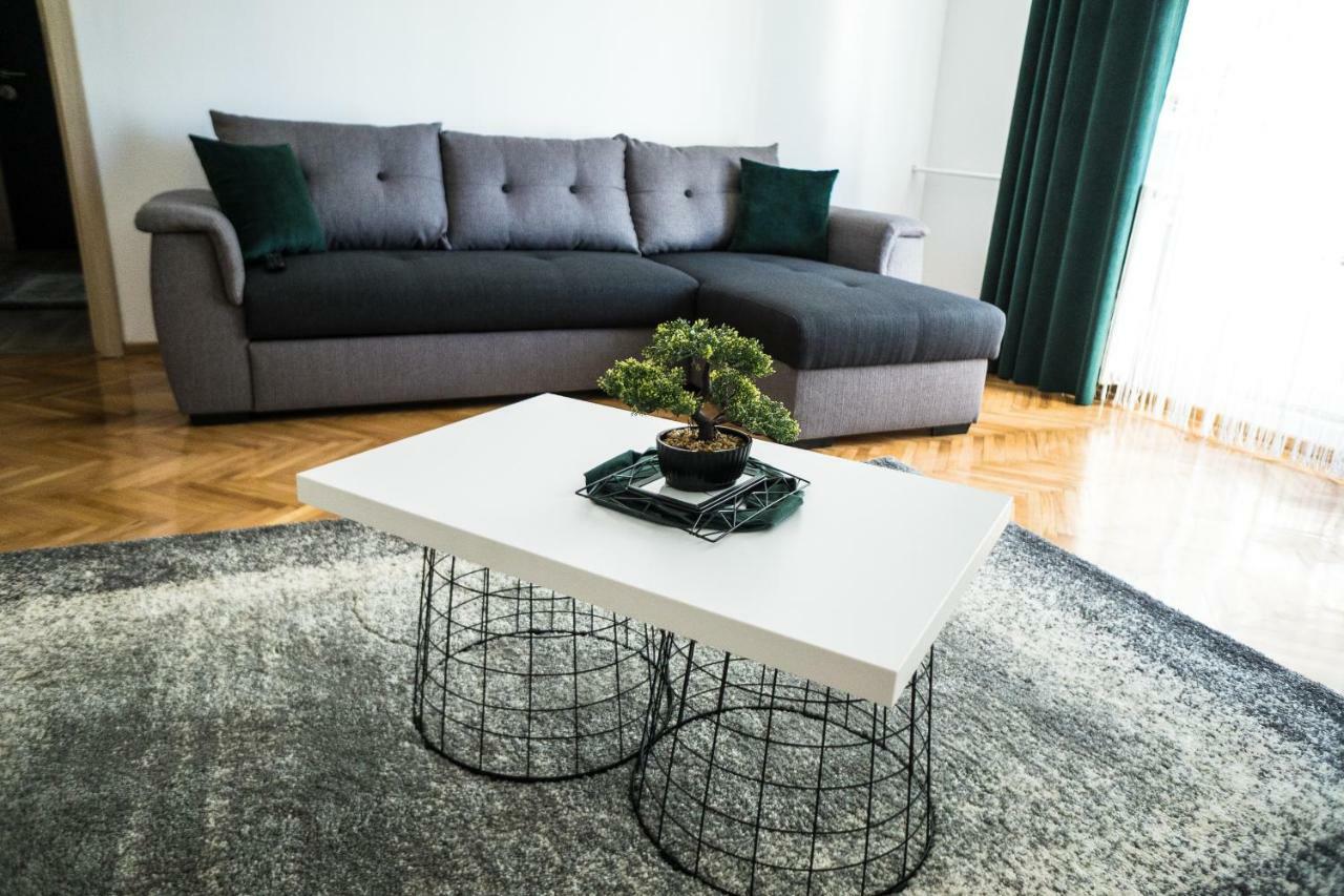 Tania Apartament Oradea Bagian luar foto
